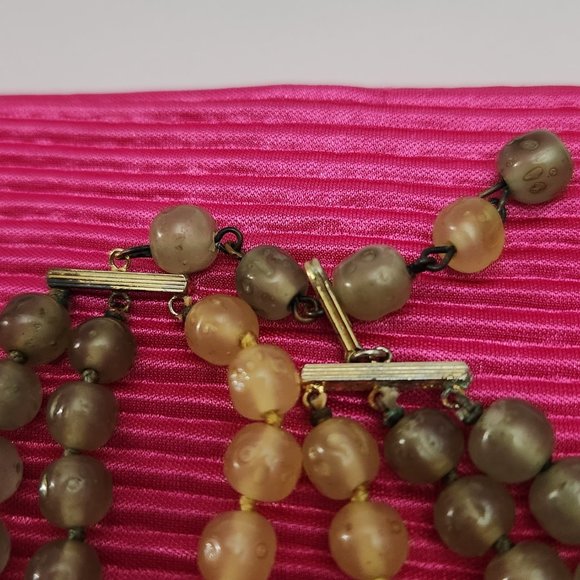 Lucite Bead Necklace Vintage - Picture 2 of 3